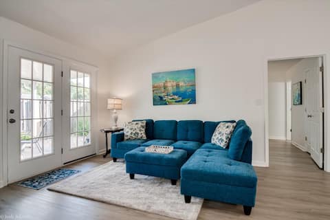 Successful Airbnb property: Cheerful and comfortable townhouse in Evans