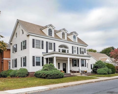 New 5-Bedroom Apartment