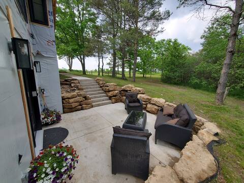 Luik's Landing! Country Oasis - King Bed!