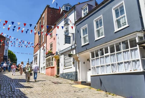 Top Airbnb: The perfect New Forest / coastal base. Sleeps 9. in Lymington And Pennington