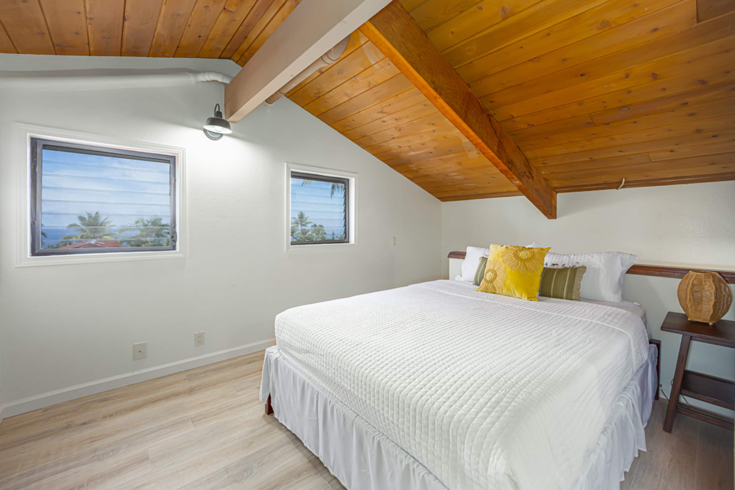 Condo in Kailua-Kona · ★4.87 · 3 bedrooms · 4 beds · 3 private baths - Image 11