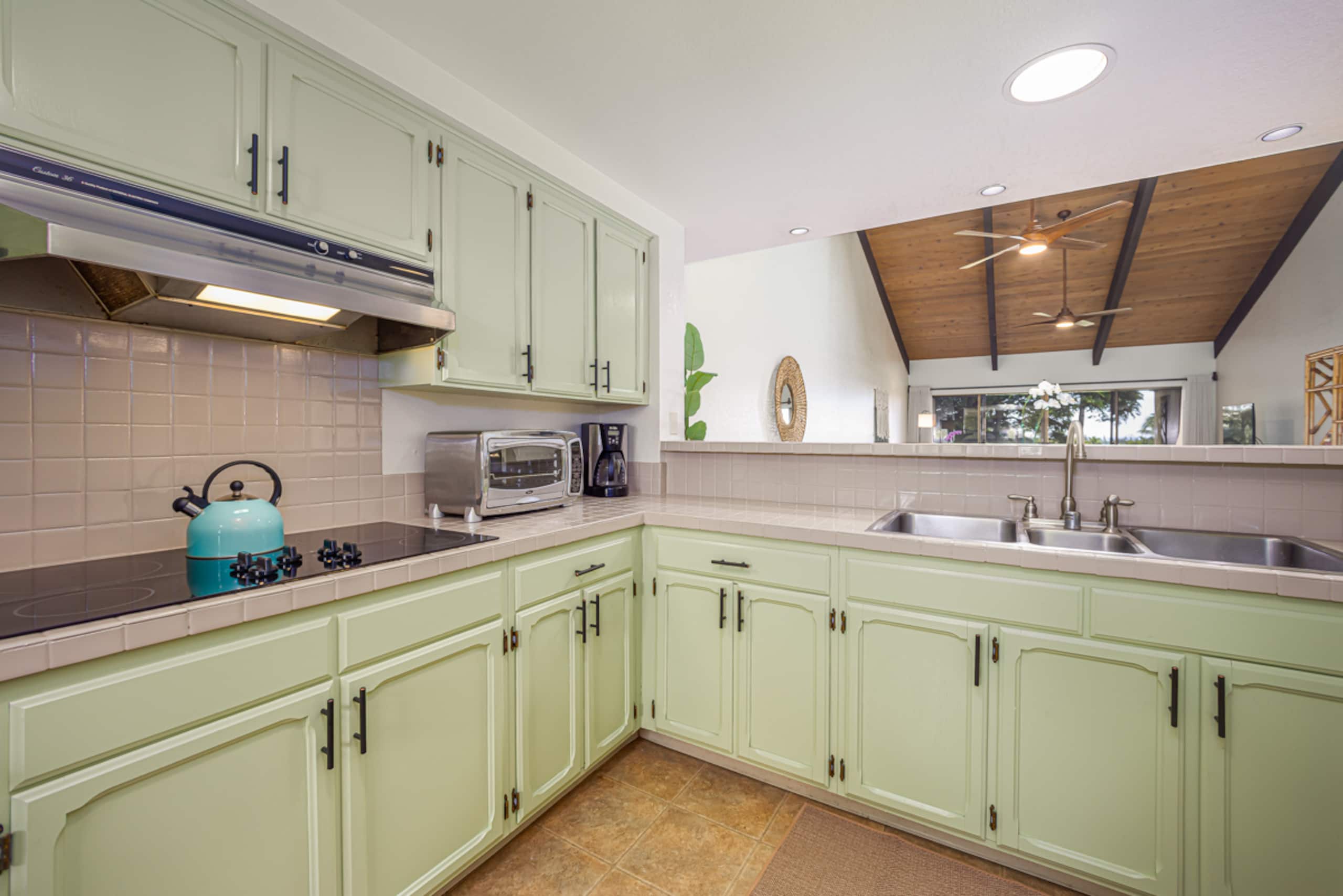 Condo in Kailua-Kona · ★4.87 · 3 bedrooms · 4 beds · 3 private baths - Image 4