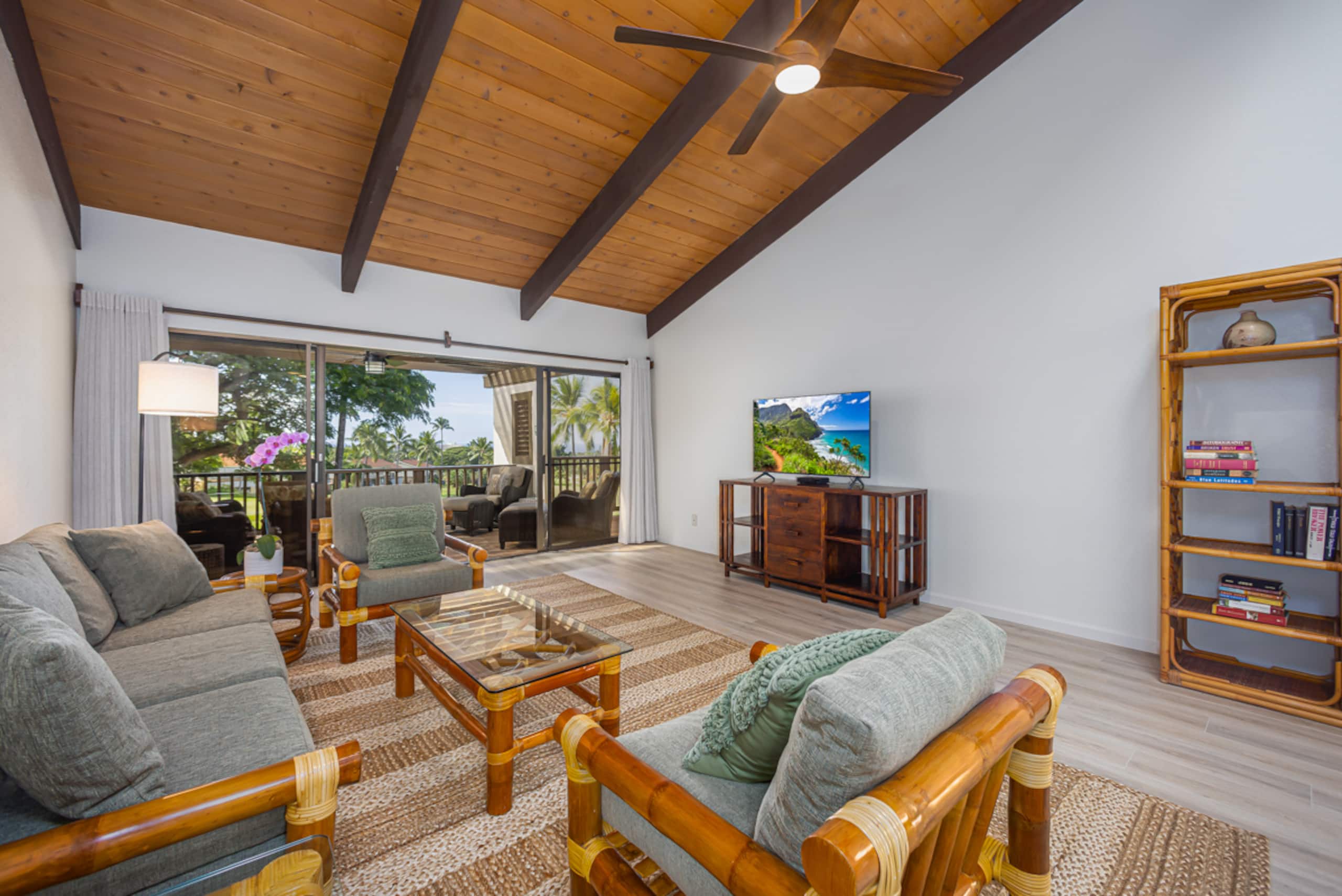 Condo in Kailua-Kona · ★4.87 · 3 bedrooms · 4 beds · 3 private baths - Image 2