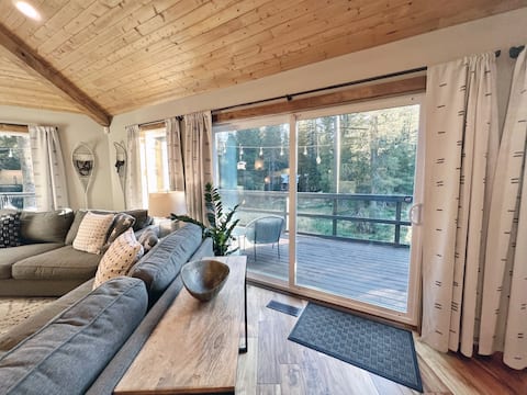 Top performing Airbnb: Echo Summit Cabin: Hot Tub, 1mi to Sierra at Tahoe in Meyers