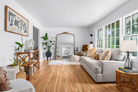 Beautiful 4 Bedroom Minutes from Hoover Met!