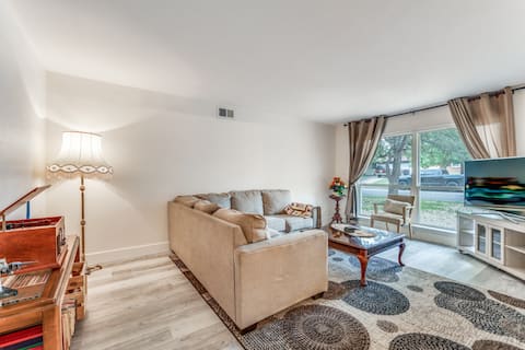 Top Airbnb: Fresh, Light & Cozy 3-Bedroom Home - Oma & Opa's in Fort Worth