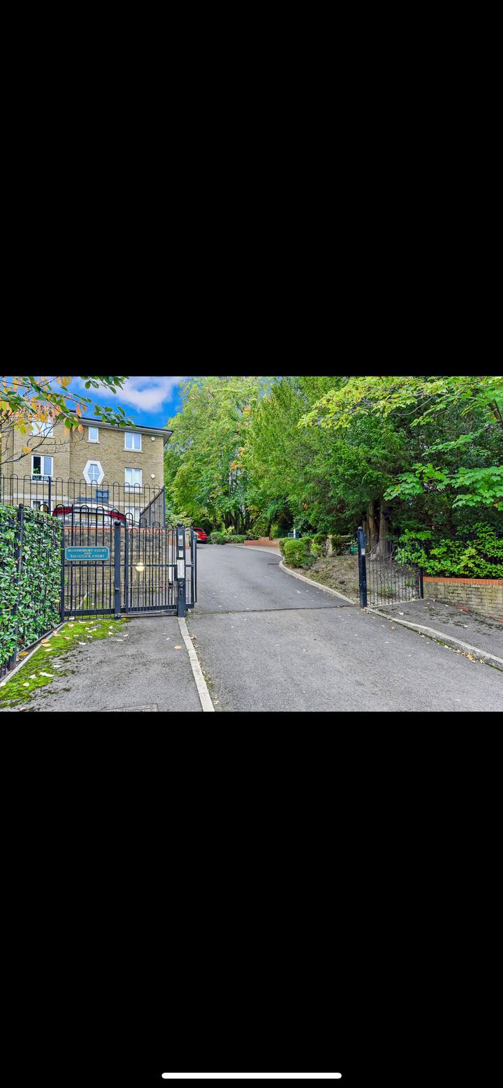 Lovely Gated 2 Bedroom Apartment Condominiums for Rent in Surrey