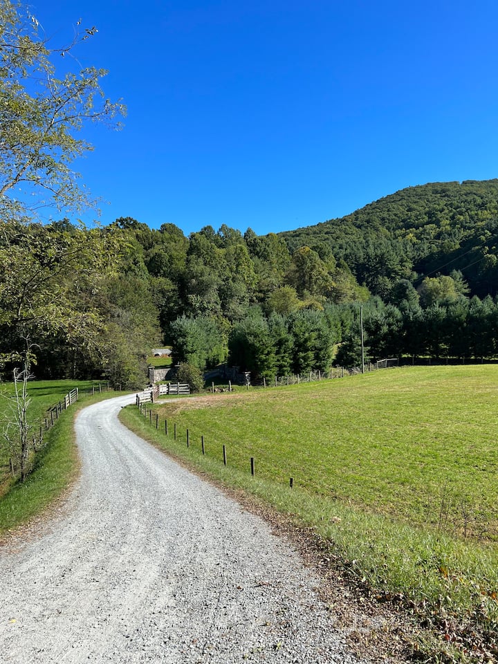 3 bedroom cabin private, gated mountain. Cabins for Rent in Sparta