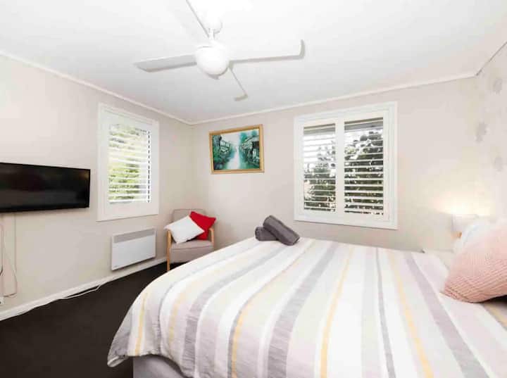 Bračni krevet (160x200) s TV-om