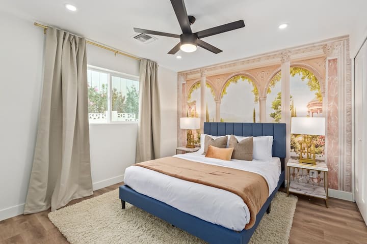 Welcome to Caesar's Palace! This room features a queen sized bed to accommodate up to 2 guests.