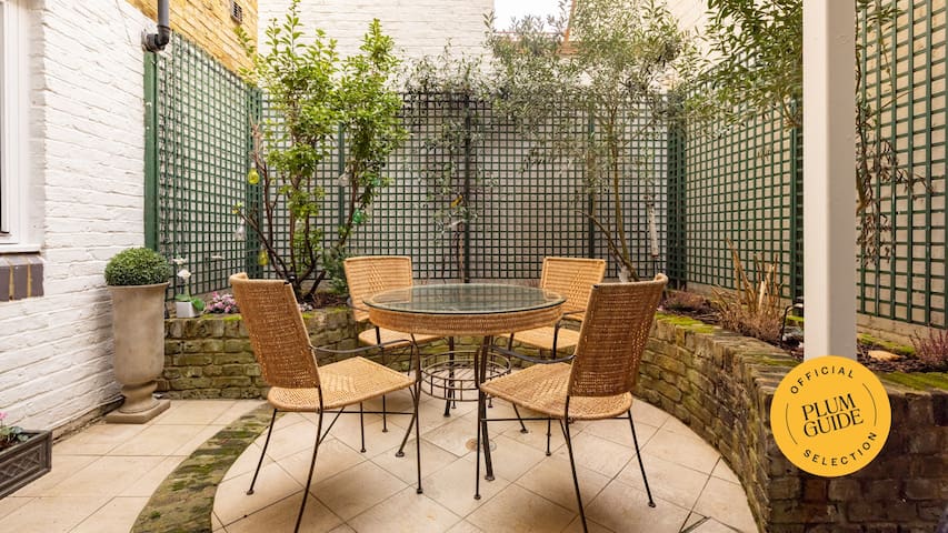 Modern 3BR Notting Hill Gem | Patio + 2.5 Baths