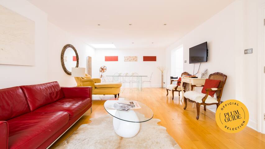 Modern 3BR Notting Hill Gem | Patio + 2.5 Baths gallery image 3