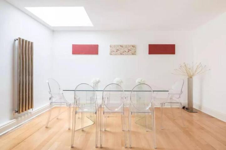 Modern 3BR Notting Hill Gem | Patio + 2.5 Baths gallery image 4