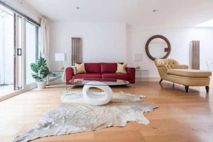 Modern 3BR Notting Hill Gem | Patio + 2.5 Baths gallery image 2