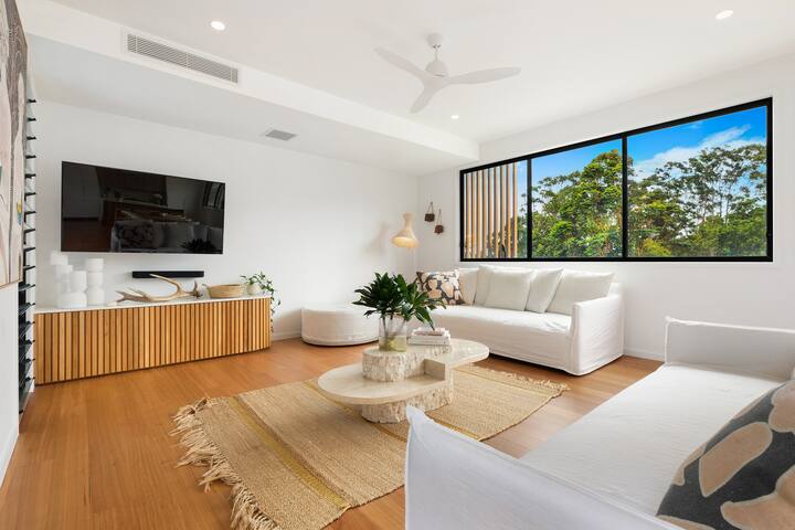 Family friendly beach home with pool & games room gallery image 3