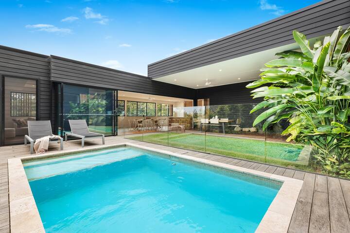 Family friendly beach home with pool & games room