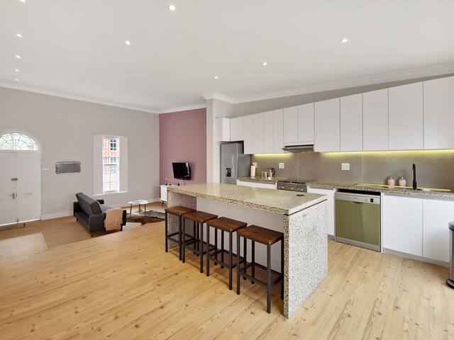 Trendy Bo-Kaap home, private patio, fireplace gallery image 3