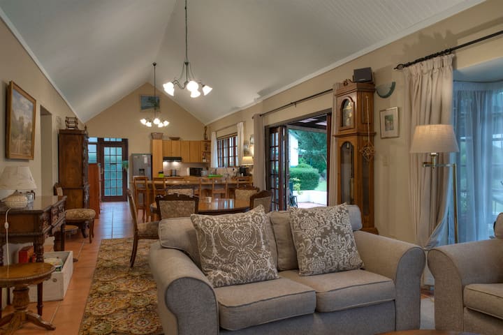 The Family Cottage "Karibu"  - No Loadshedding - Dullstroom