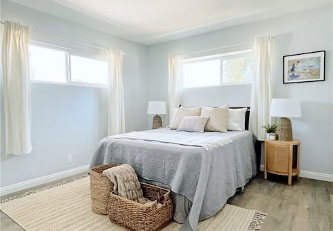 •Cozy Corner•
Beautiful one bedroom, one bath.