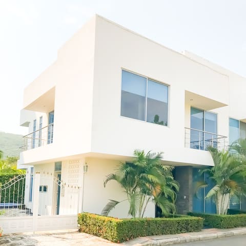 House with a private jacuzzi!