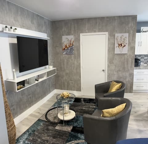 Popular Airbnb listing: Beautiful and lovely Studio with king bed. in Pembroke Pines