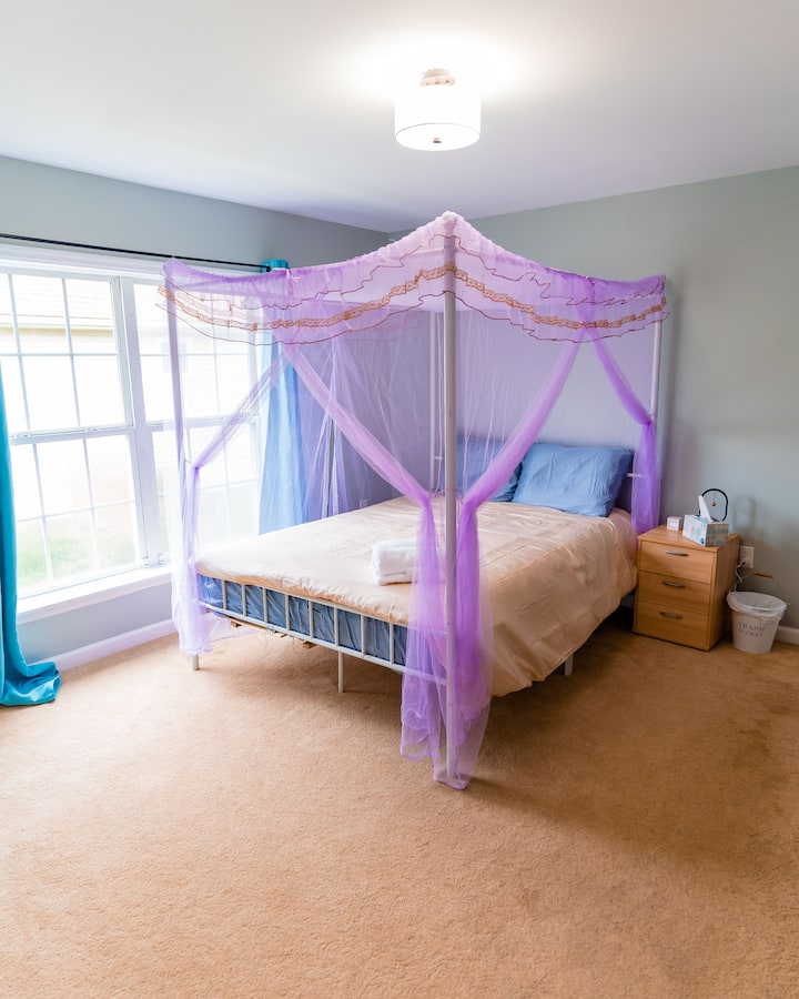 Krevati me tendë u prish, kështu që jemi përditësuar me një krevat të ri dopio "queen". 