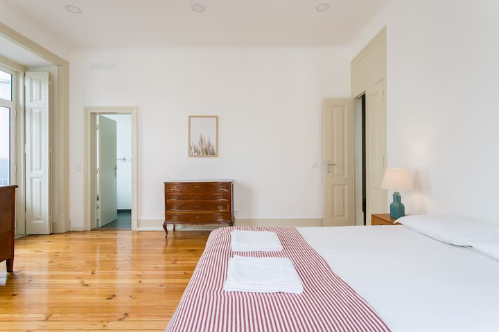 NEW! Lisbon Comfy Apartment V gallery image 4