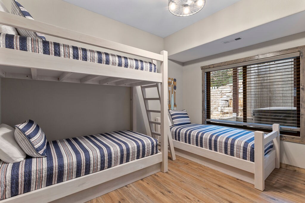 Segunda habitación con literas con 3 camas individuales XL. 