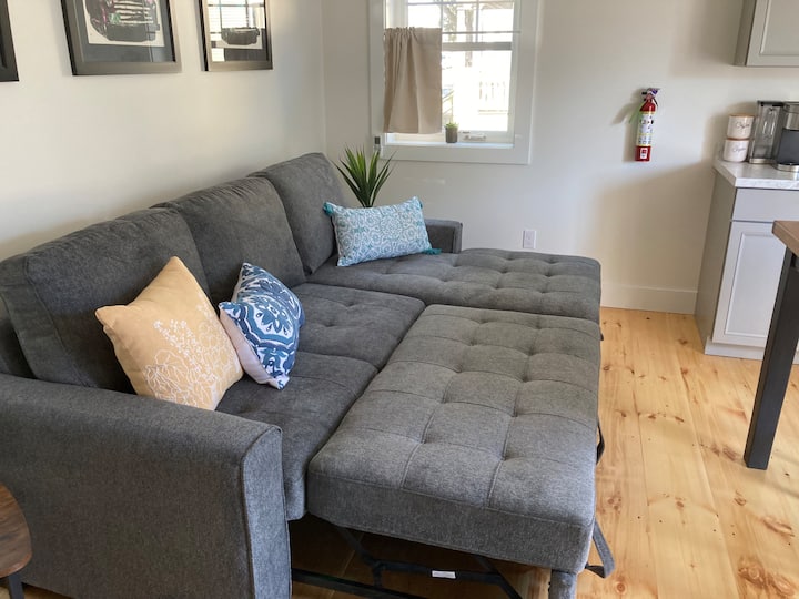 Urban Oasis 1br -Newly Renovated! - Burlington, VT