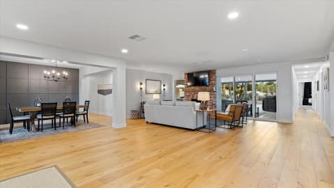 Home near Wigwam, remodeled, HUGE POOL, games