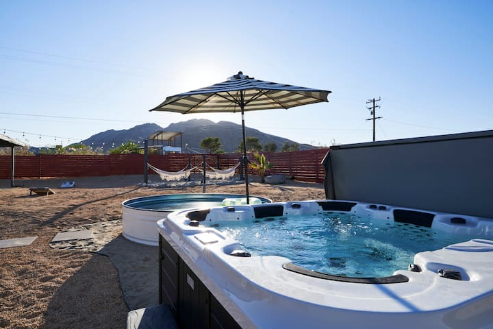 Joshua Tree Hideaway & Outdoor Oasis Plus Spa - Joshua Tree, CA