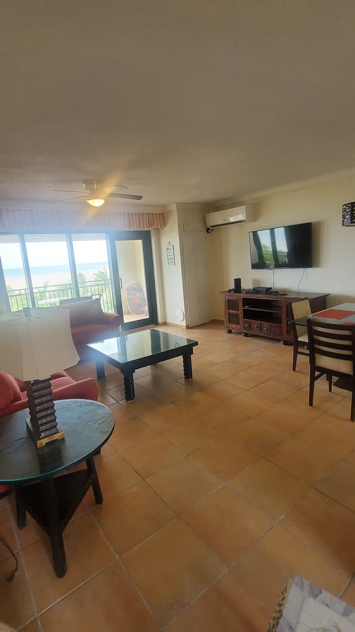 Beachfront Top Floor Condo Next To Wyndham Hotel - Río Grande