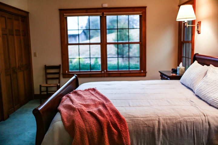 Downstairs main bedroom with king bed and en suite bathroom.