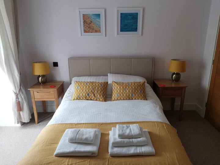 الطابق الأوسط ، غرفة نوم مزدوجة