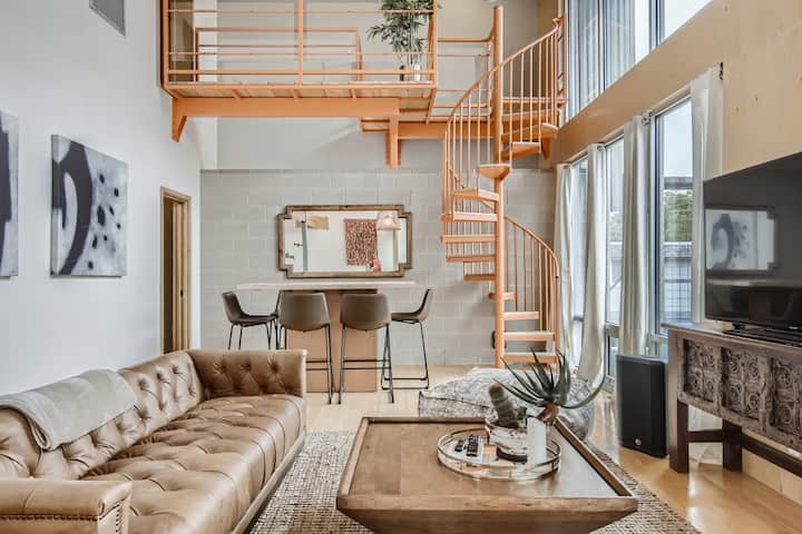 Spacious Retreat For Groups W/workspace Min To Dt & Sxsw Top Spots! - Austin, TX