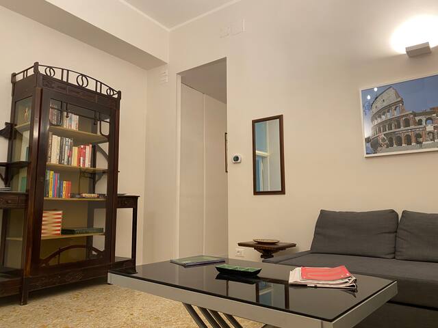 Ampio appartamento a un passo da piazza di Spagna gallery image 2