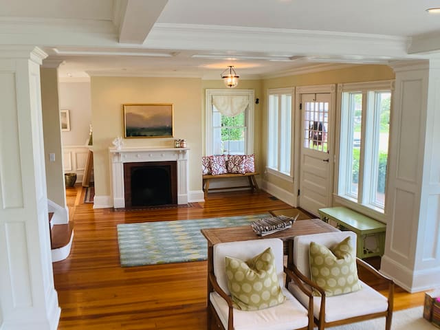 Seascape-Walk to Beach-Ocean views-Close to town gallery image 4