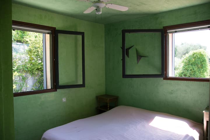 მწვანე საძინებელი (2 საწოლი)