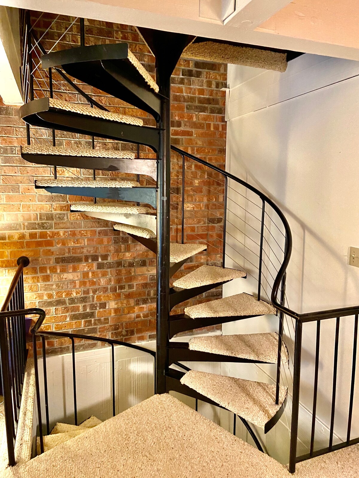 Top Airbnb: Amazing Location. Spacious 3 bedroom 3 story condo in Stowe