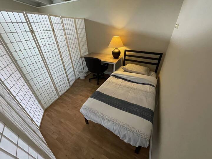 S33Divided Space w/ Work Desk in Sunnyvale Houses for Rent in Sunnyvale, California, United