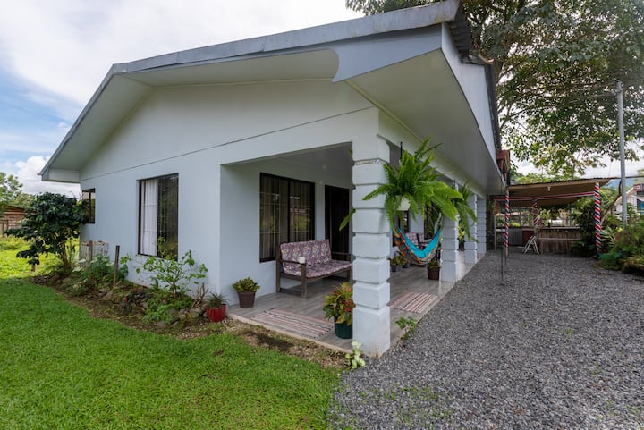 La Gula House With Volcano View - Downtown Home - Costa Rica