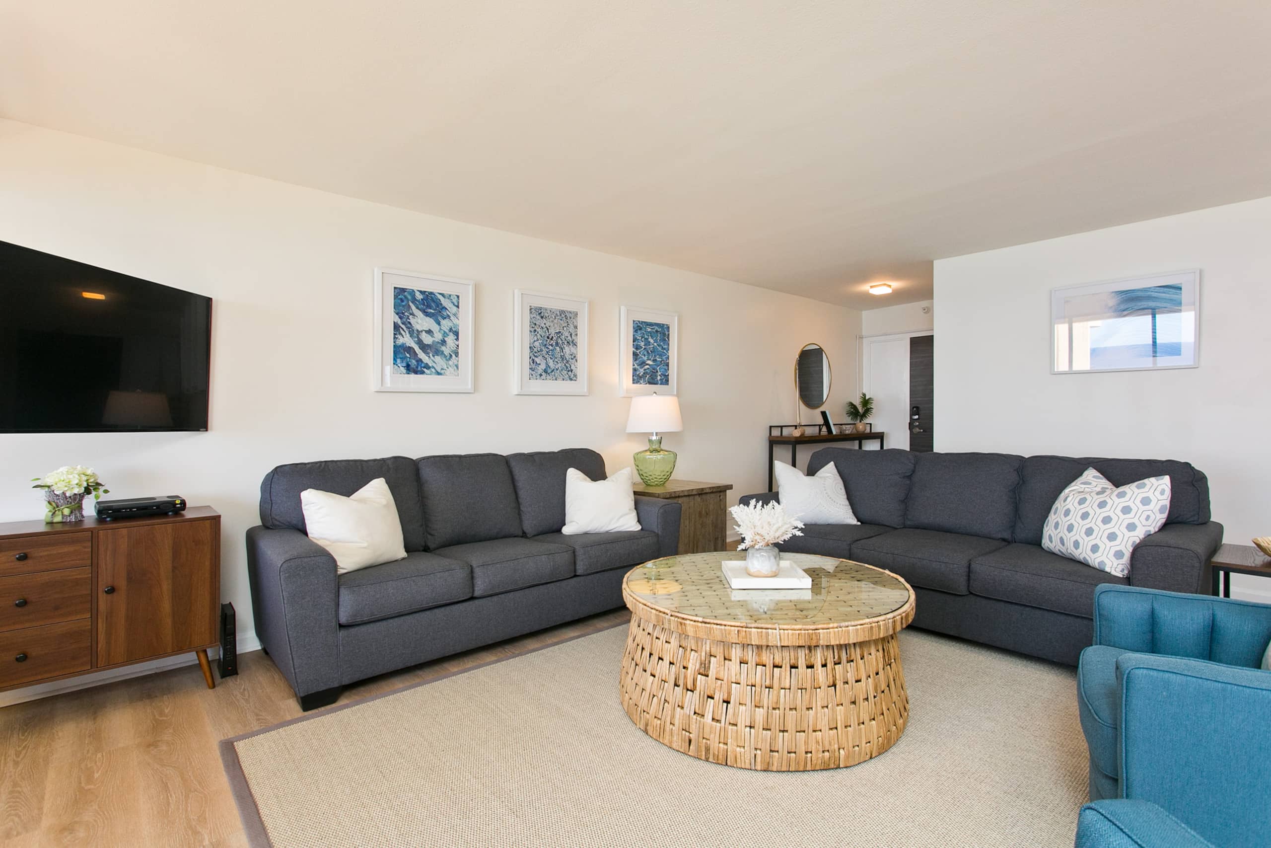 Condo in Honolulu · ★4.96 · 2 bedrooms · 4 beds · 2 private baths - Image 8
