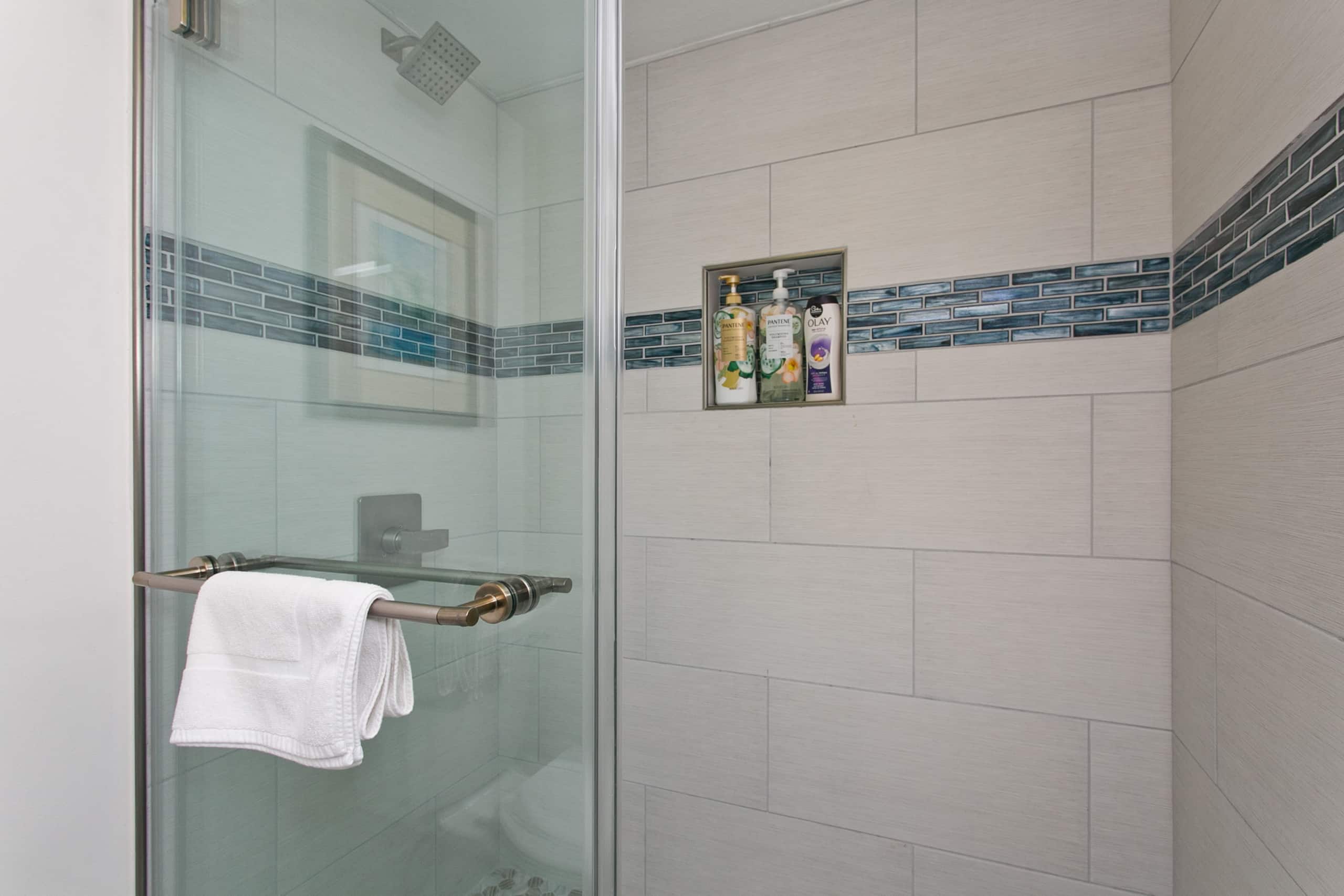 Condo in Honolulu · ★4.96 · 2 bedrooms · 4 beds · 2 private baths - Image 17