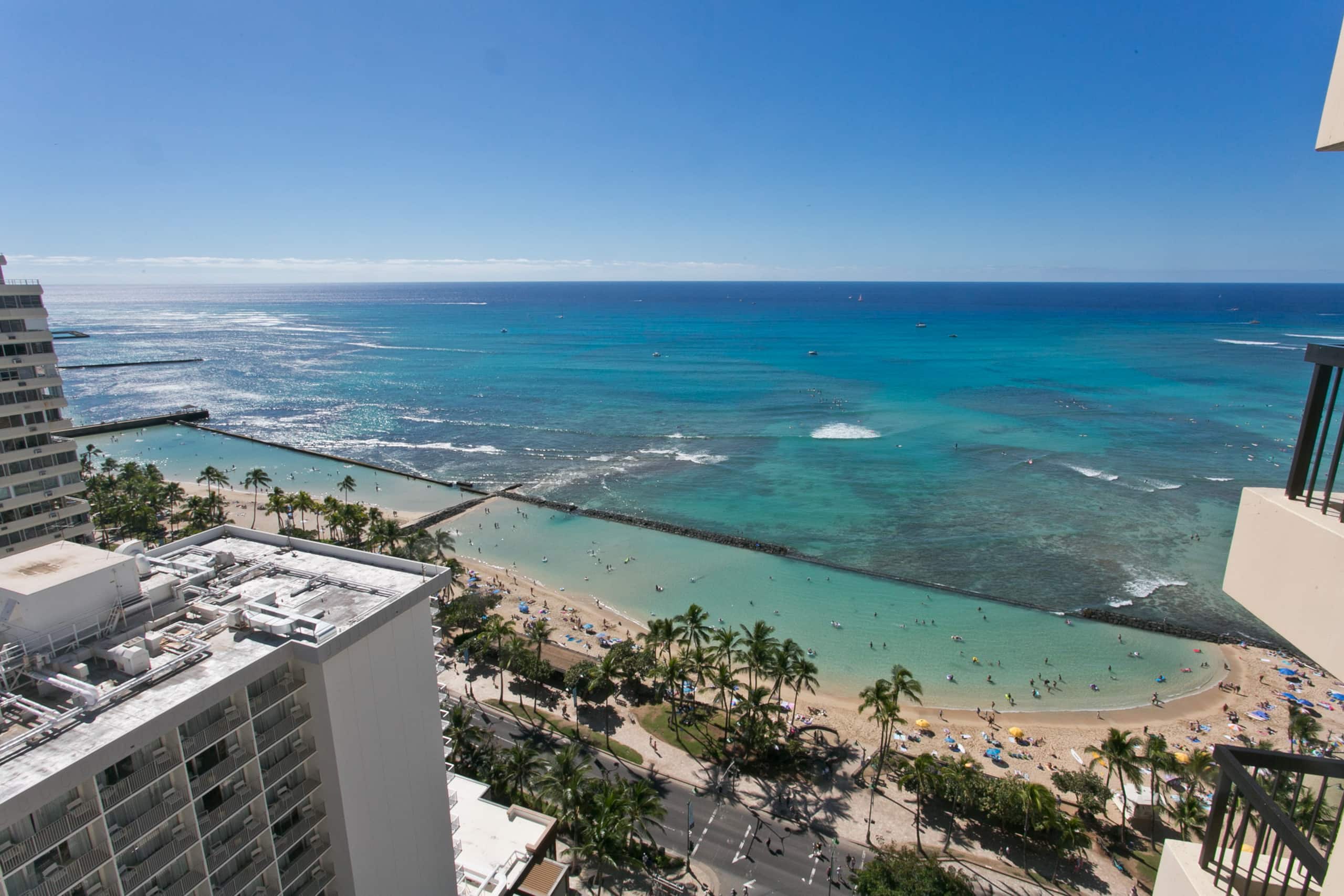 Condo in Honolulu · ★4.96 · 2 bedrooms · 4 beds · 2 private baths - Image 19
