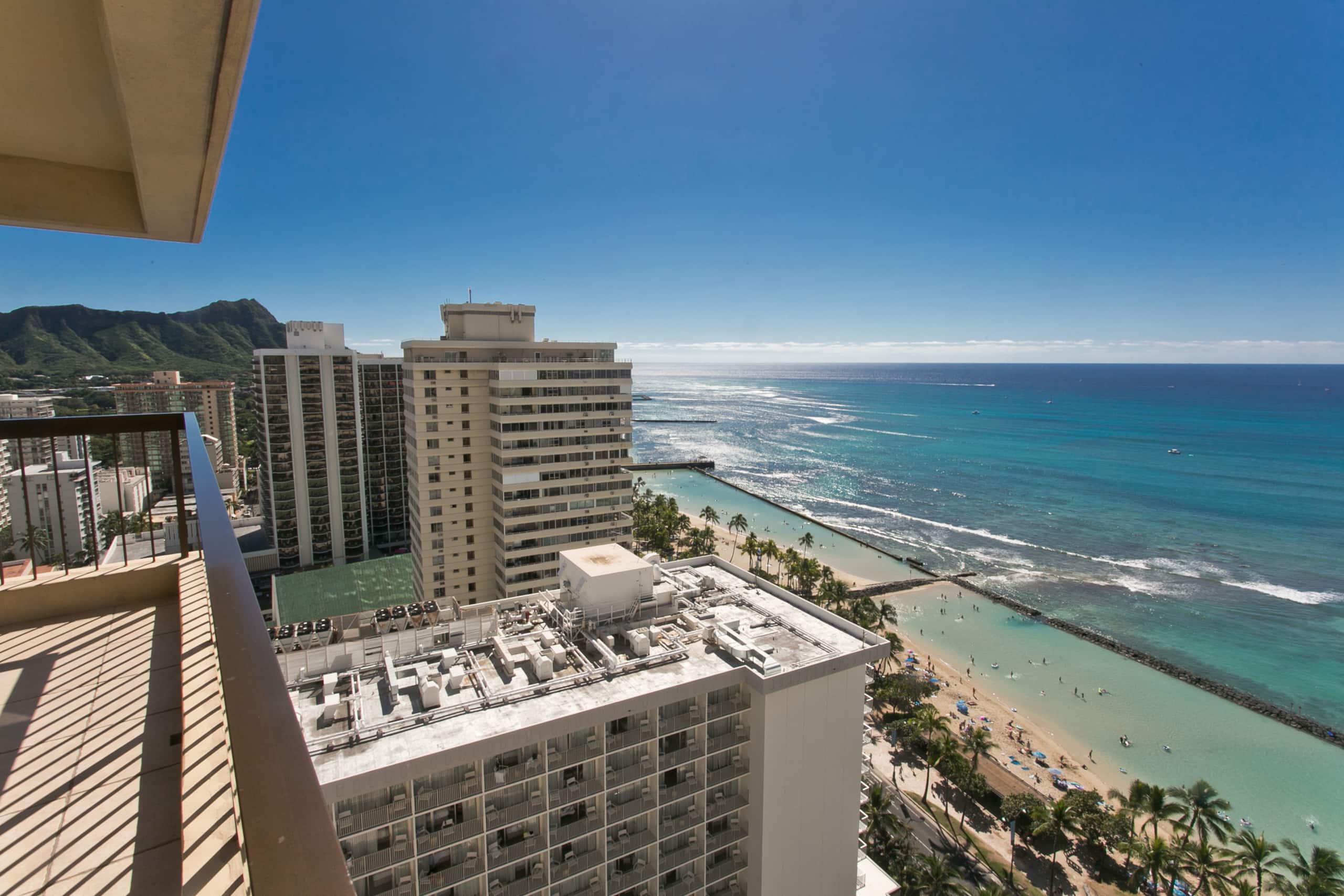 Condo in Honolulu · ★4.96 · 2 bedrooms · 4 beds · 2 private baths - Image 22