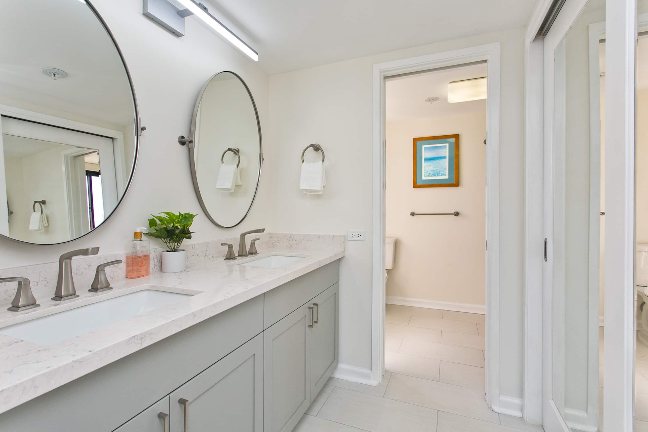Condo in Honolulu · ★4.96 · 2 bedrooms · 4 beds · 2 private baths - Image 14