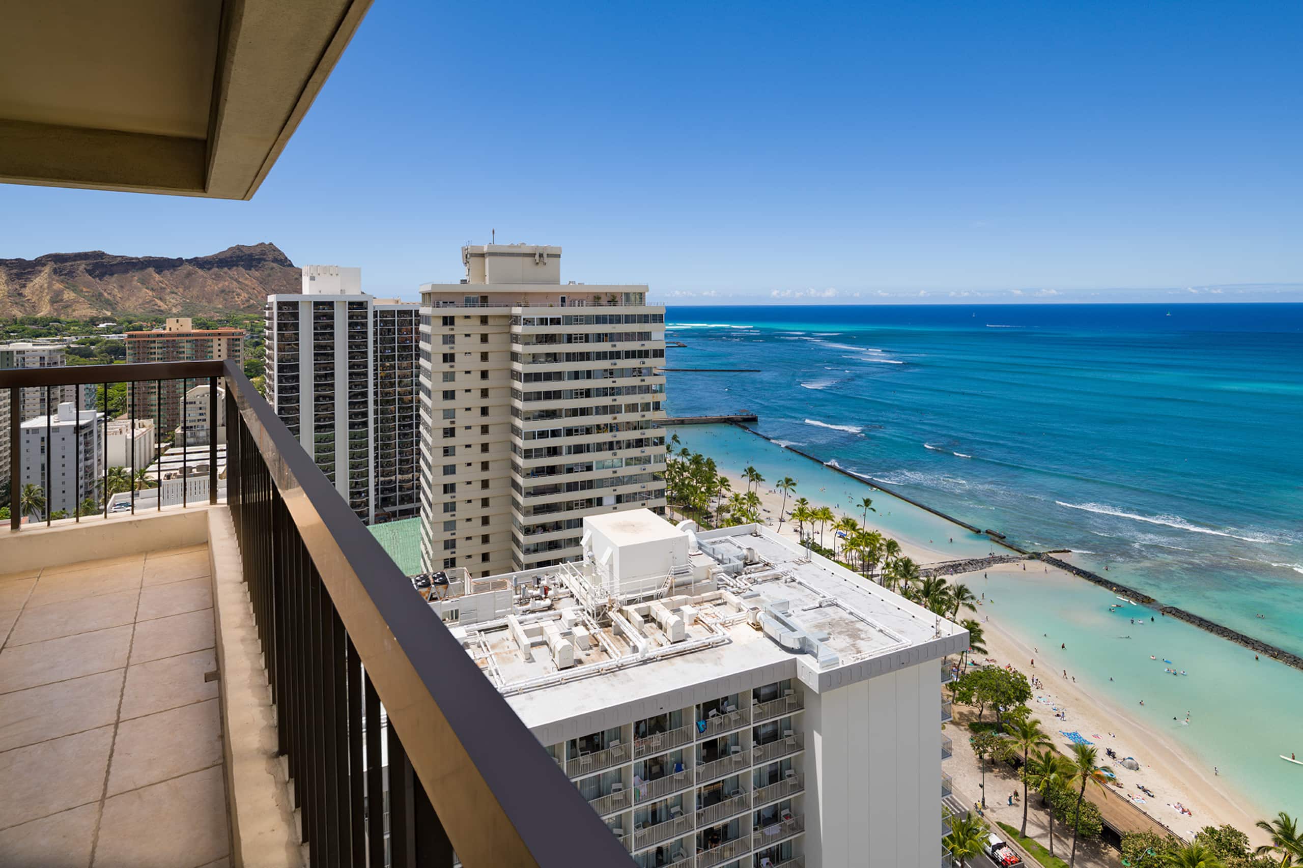 Condo in Honolulu · ★4.96 · 2 bedrooms · 4 beds · 2 private baths - Image 20