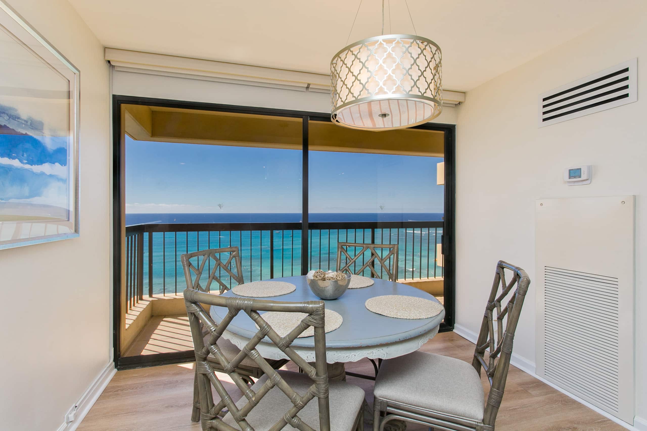 Condo in Honolulu · ★4.96 · 2 bedrooms · 4 beds · 2 private baths - Image 10