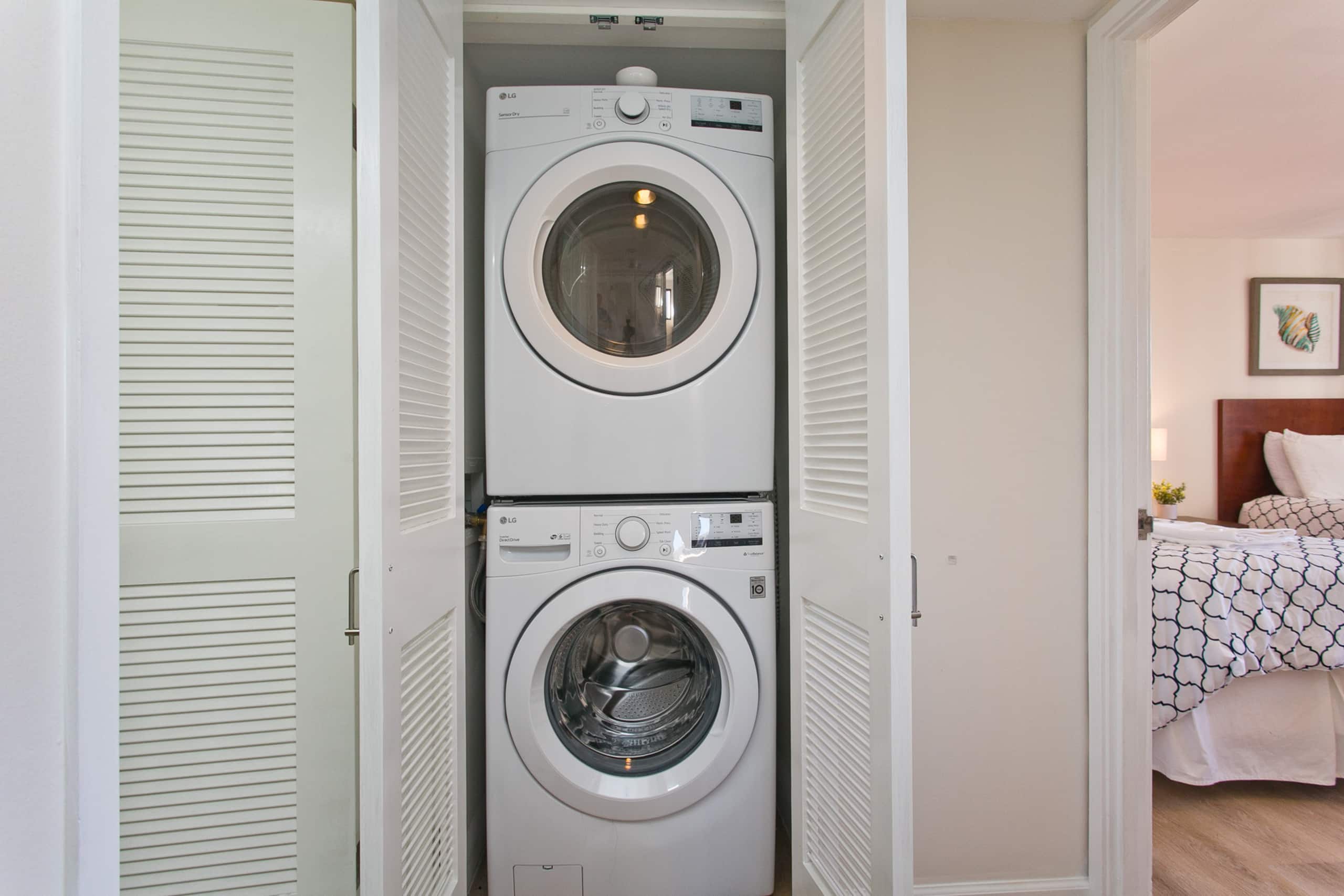 Condo in Honolulu · ★4.96 · 2 bedrooms · 4 beds · 2 private baths - Image 18