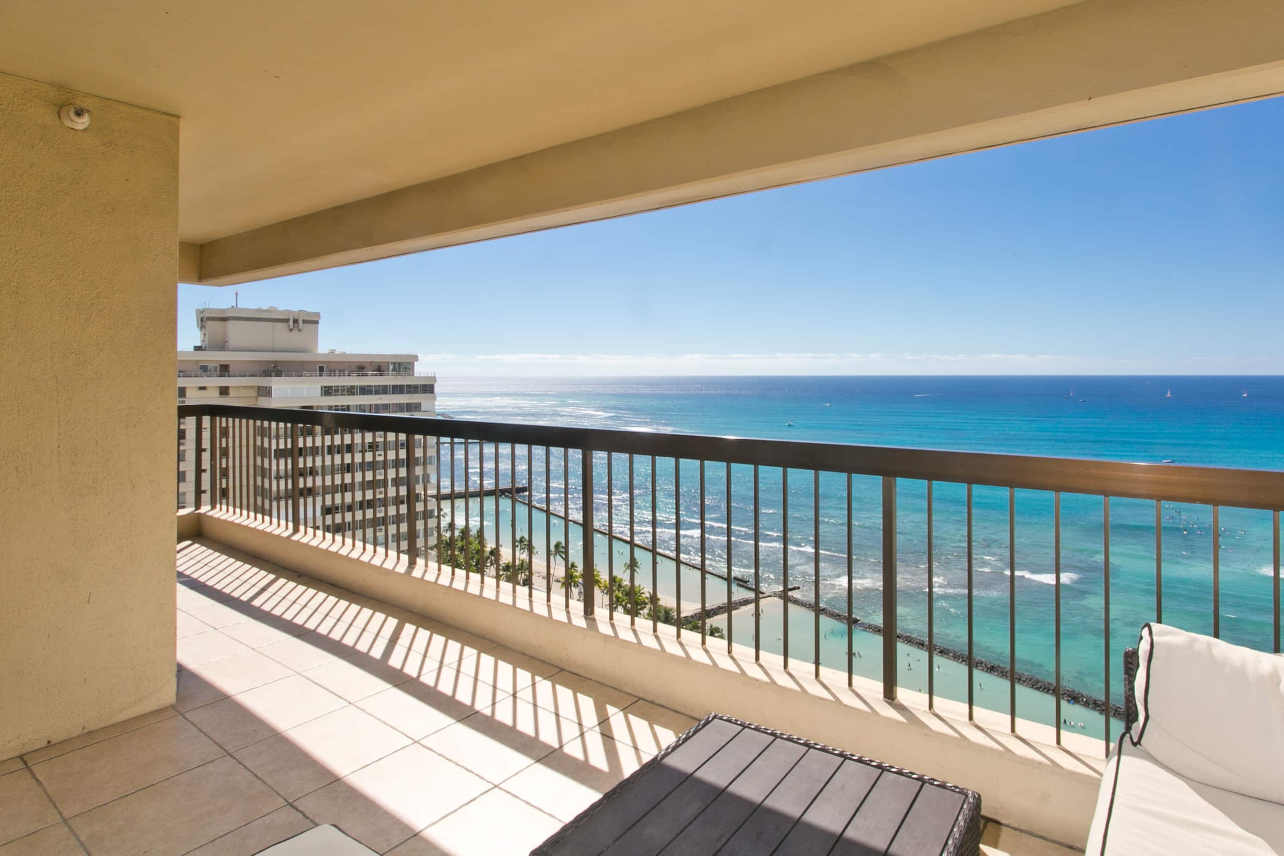Condo in Honolulu · ★4.96 · 2 bedrooms · 4 beds · 2 private baths - Image 23